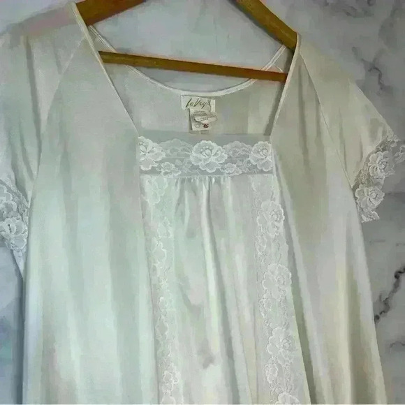 LeVoy’s Vintage Lingerie Gown - Picture 5 of 9